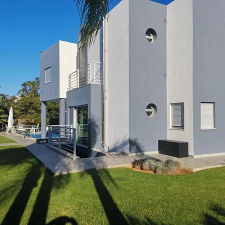Orada Lola Villa