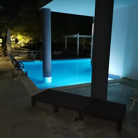 Orada Lola Villa