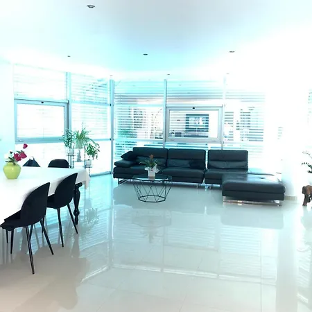 Orada Lola Villa